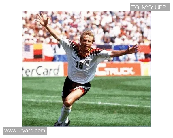 轰炸机足球明星的传奇之路与辉煌成就揭秘